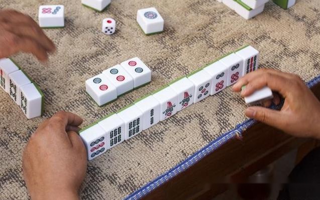终于懂了！豆豆斗牌鄂东麻将确实有挂的(怎么拿好牌)
